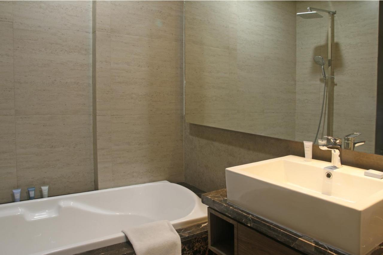 Graha Makara Suite Hotel & Residence Cikarang Extérieur photo
